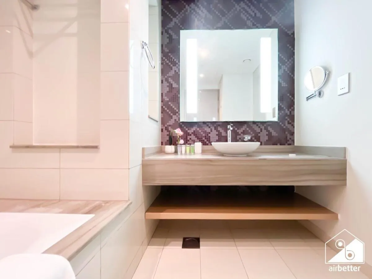 Luxury 1-Bedroom Apt With City Views ,Business Bay Dubai Birleşik Arap Emirlikleri